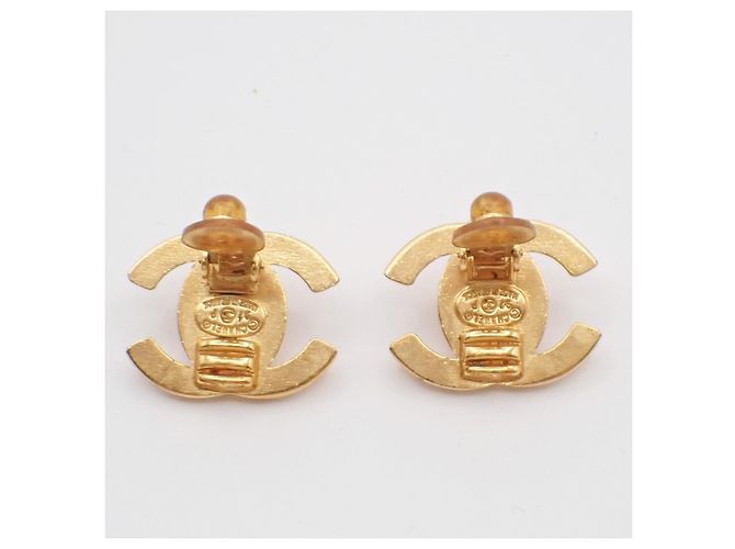 Chanel CC Bottone Clip-On in metallo D'oro - vista 6