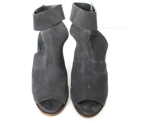 Autre Marque Hochhackige Wildleder-Sandalen von Common Projects Blau Marineblau - Ansicht 2