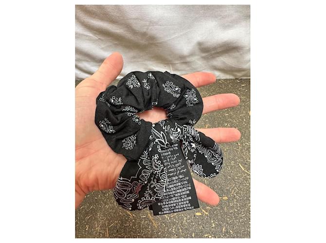 Scrunchie Saint Laurent Nero e Bianco - vista 3