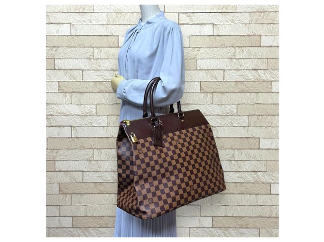 Bolsa Boston Damier Greenwich PM Louis Vuitton Marrom - vista 2