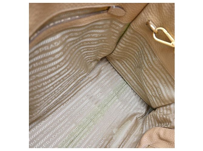 Bolso tote convertible Prada con bolsillo frontal en Vitello Daino Beige - vista 5