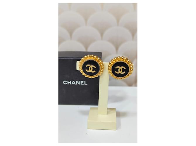 Chanel Orecchini a clip logo CC neri e oro D'oro - vista 3