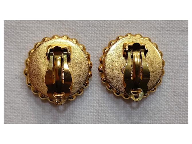 Chanel Orecchini a clip logo CC neri e oro D'oro - vista 4