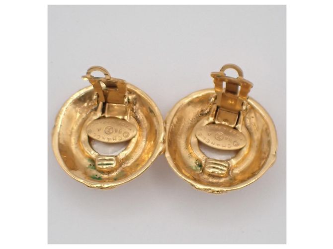 Chanel Vintage Round Clip-On Metal mit Faux Pearl Golden - Ansicht 3