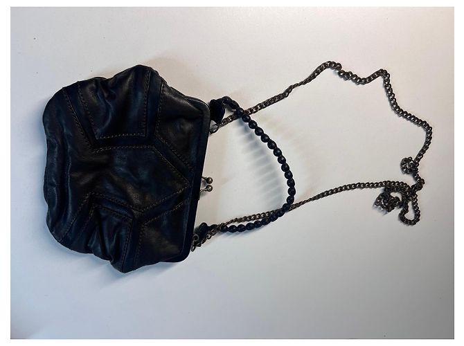 Autre Marque VENTILO Schwarze Lammleder Handtasche gesteppt mit Perlenkette - Ansicht 3