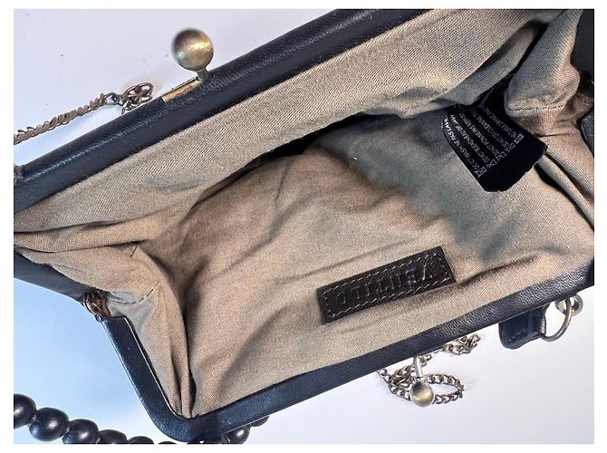 Autre Marque VENTILO Schwarze Lammleder Handtasche gesteppt mit Perlenkette - Ansicht 4