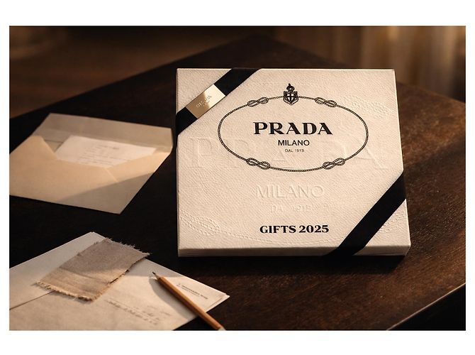 Prada Milano "Gifts 2025" – Scatola catalogo / lookbook, pezzo da collezione raro - vista 10