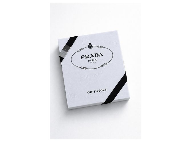 Prada Milano "Gifts 2025" – Scatola catalogo / lookbook, pezzo da collezione raro - vista 11