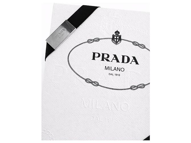 Prada Milano "Gifts 2025" – Scatola catalogo / lookbook, pezzo da collezione raro - vista 7