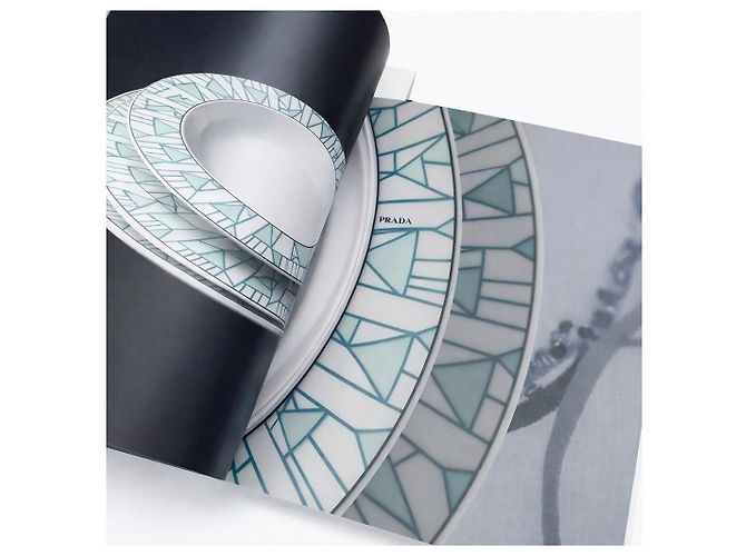 Prada Milano "Gifts 2025" – Scatola catalogo / lookbook, pezzo da collezione raro - vista 9