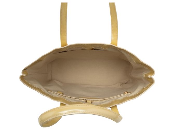 Louis Vuitton Borsa Wilshire MM in Vernis Monogram Giallo - vista 4