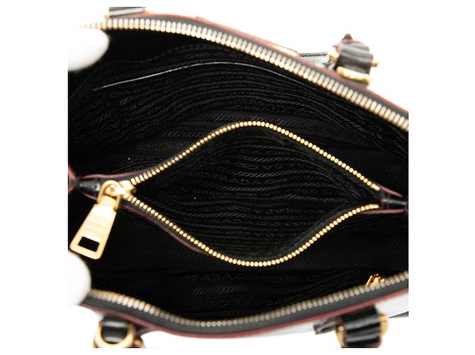 Prada Kleine schwarze Spazzolato Promenade-Handtasche - Ansicht 4