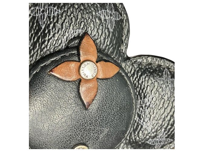 Louis Vuitton Monogram Porte-Clés Doudou Vivienne Keychain Black - view 6
