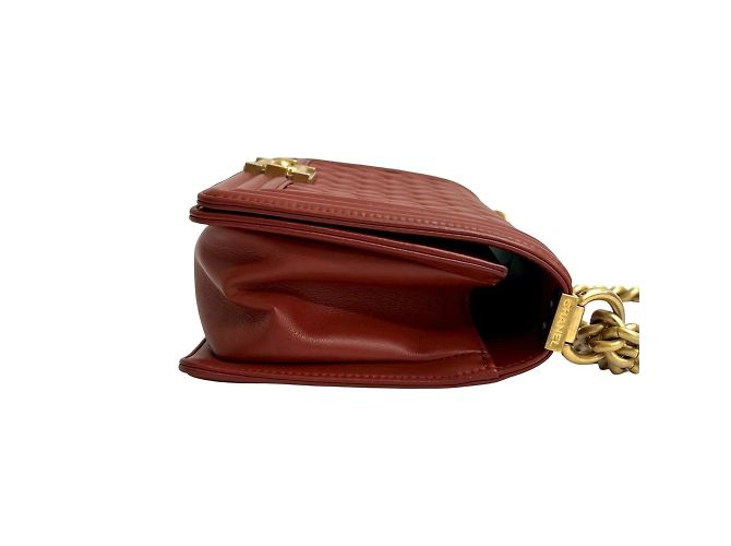 Borsa a spalla in pelle di agnello Chanel Boy con catena Rosso - vista 6