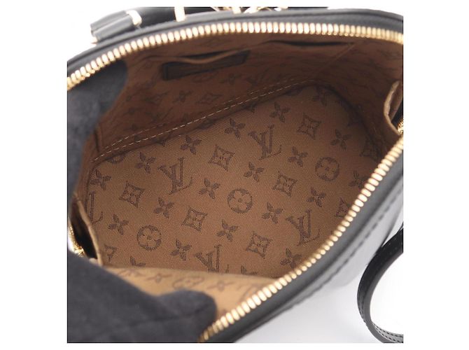 Zaino Alma Louis Vuitton in pelle Epi nera Nero - vista 3
