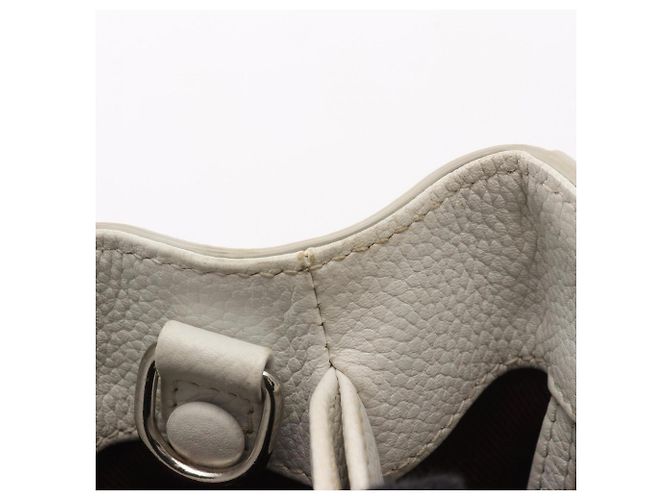 Borsa a spalla Chanel Neo Executive in pelle di vitello bianca Bianco - vista 10