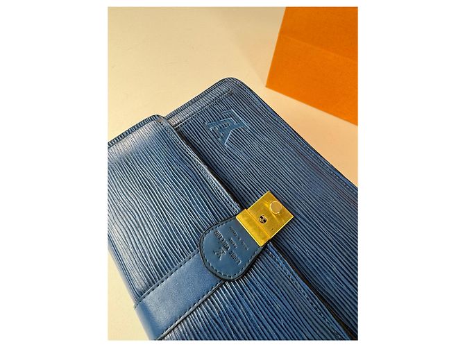 Clutch Vintage Louis Vuitton in Pelle EPI Blu - vista 11