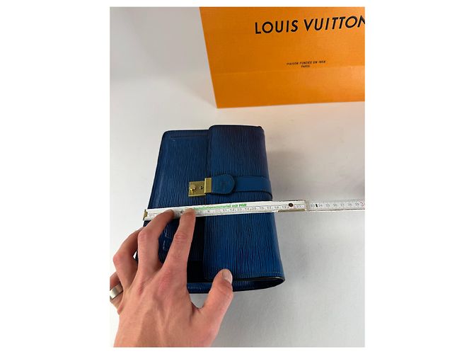 Clutch Vintage Louis Vuitton in Pelle EPI Blu - vista 13