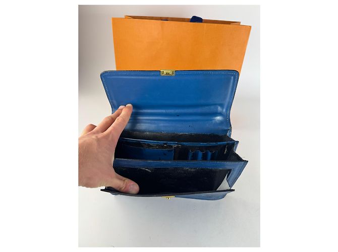 Clutch Vintage Louis Vuitton in Pelle EPI Blu - vista 3