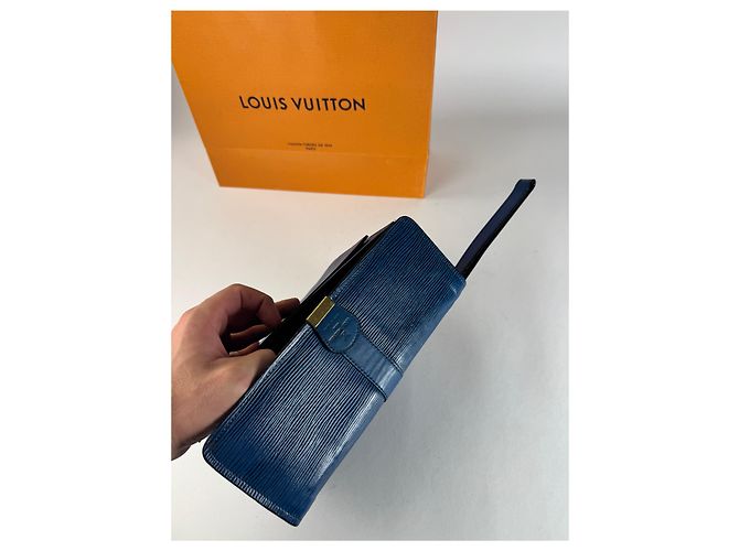 Clutch Vintage Louis Vuitton in Pelle EPI Blu - vista 5
