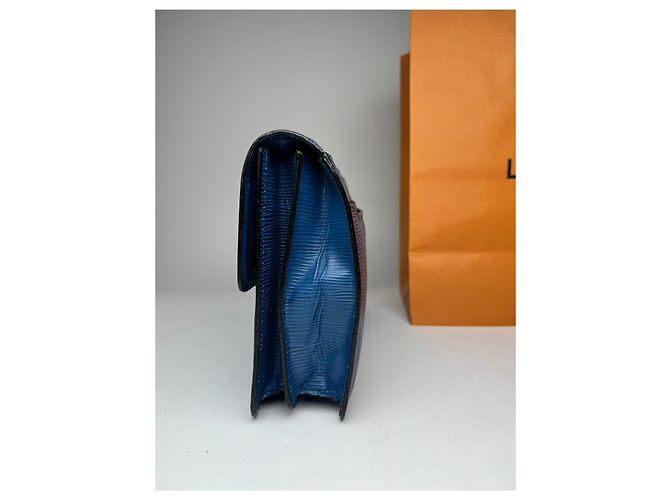 Clutch Vintage Louis Vuitton in Pelle EPI Blu - vista 8
