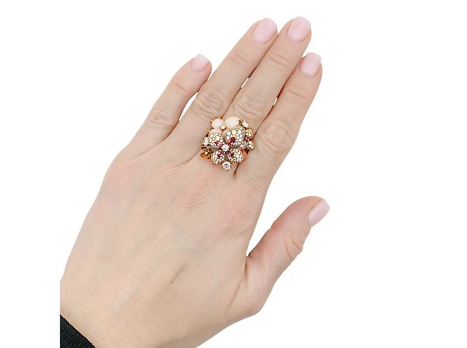 Anello Chaumet, "Hortensia Aube rosée", oro rosa, diamanti, zaffiro rosa e opali rosa. - vista 7
