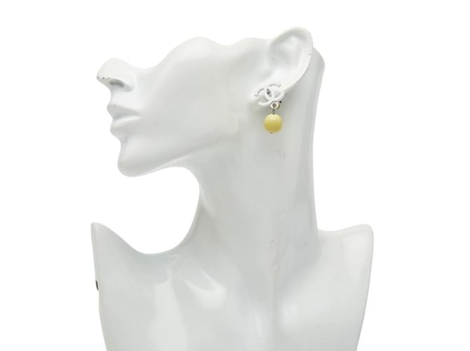 Orecchini Chanel Coco Mark Swing Bianco Giallo - vista 6