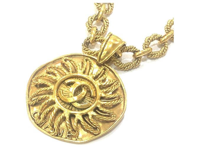 Collana Vintage Coco Mark Motivo Sole in Oro Chanel D'oro - vista 2
