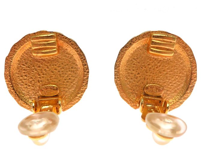 Goldplattierte Clip-Ohrringe von Chanel - Ansicht 5