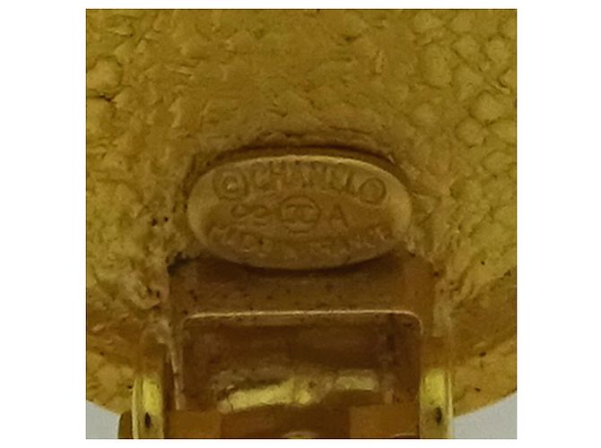 Goldplattierte Clip-Ohrringe von Chanel - Ansicht 6
