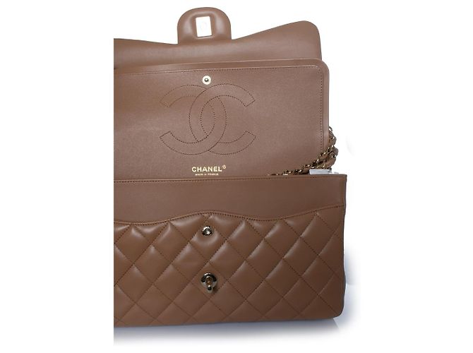 Chanel, Jumbo gesteppte Lederhandtasche in Karamell Braun - Ansicht 8