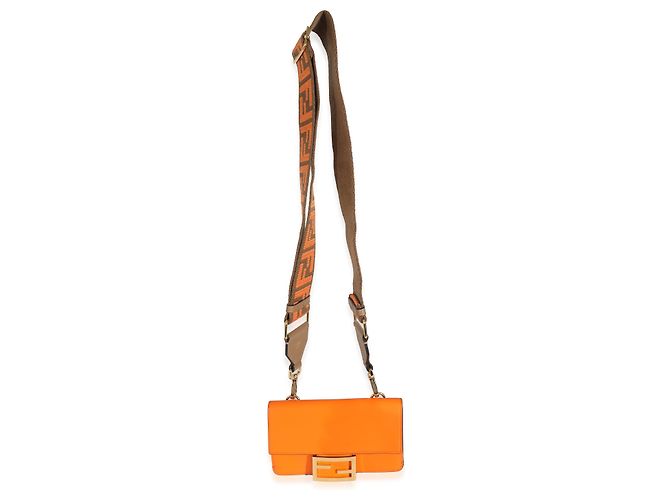 Mini Baguette de Couro de Bezerro Laranja Fendi com Alça 'Strap You' Marrom - vista 5