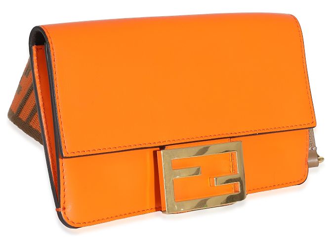Mini Baguette de Couro de Bezerro Laranja Fendi com Alça 'Strap You' Marrom - vista 6