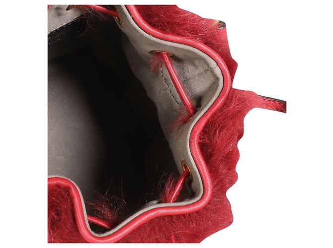Mon Tresor Borsa a secchiello Mini Mon Trésor in pelliccia di agnello rossa e pelle di vitello Fendi - vista 5