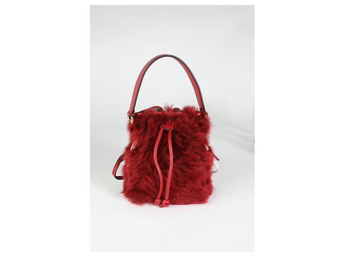 Mon Tresor Borsa a secchiello Mini Mon Trésor in pelliccia di agnello rossa e pelle di vitello Fendi - vista 6