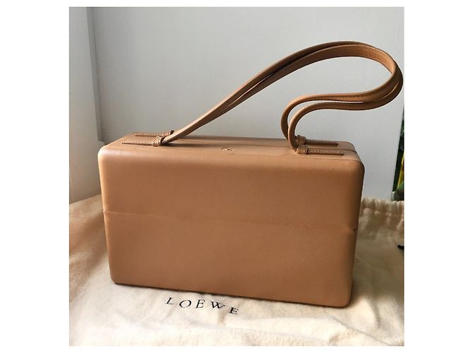 Bolsa retangular Loewe Madrid em couro bege - vista 2