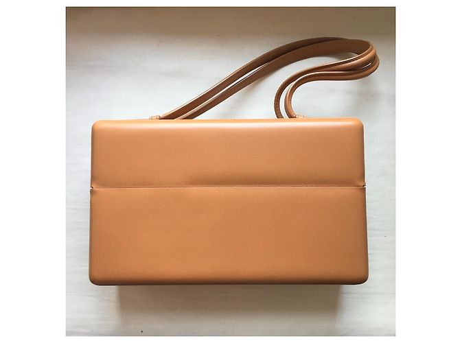 Bolsa retangular Loewe Madrid em couro bege - vista 3