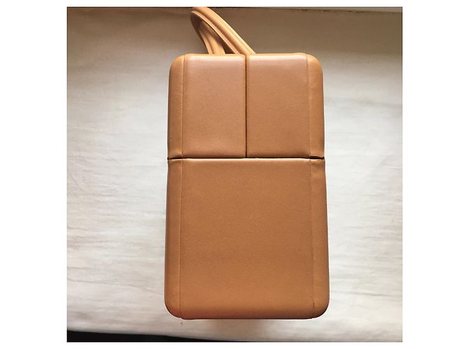 Bolsa retangular Loewe Madrid em couro bege - vista 6