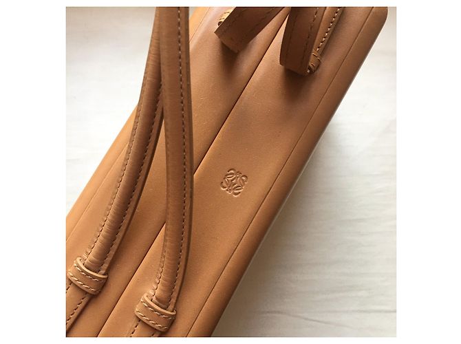 Bolsa retangular Loewe Madrid em couro bege - vista 9