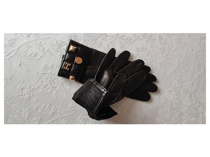 HERMÈS GLOVES WITH 'H' – PATCH AND STUDS. Black - view 2
