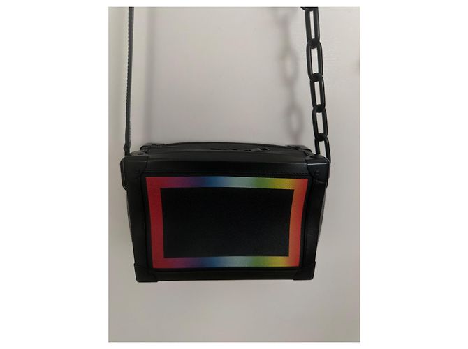 Borsa a mano Louis Vuitton Soft Trunk in pelle nera Nero - vista 3