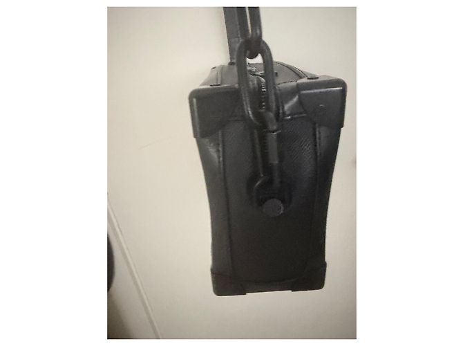 Borsa a mano Louis Vuitton Soft Trunk in pelle nera Nero - vista 4