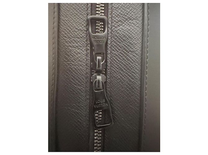 Borsa a mano Louis Vuitton Soft Trunk in pelle nera Nero - vista 5