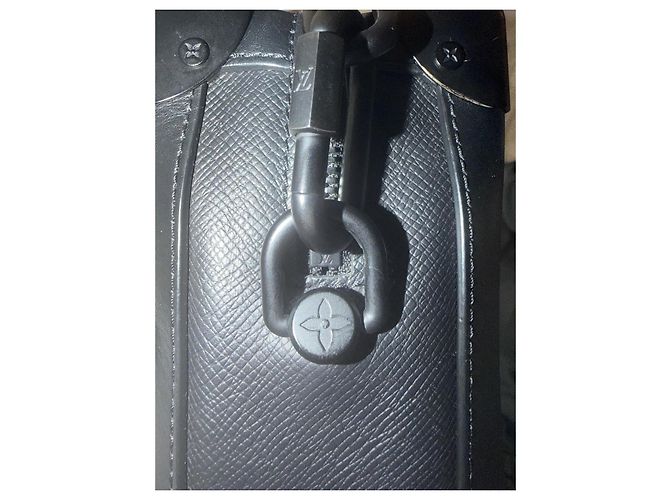 Borsa a mano Louis Vuitton Soft Trunk in pelle nera Nero - vista 7