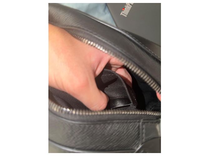 Borsa a mano Louis Vuitton Soft Trunk in pelle nera Nero - vista 9
