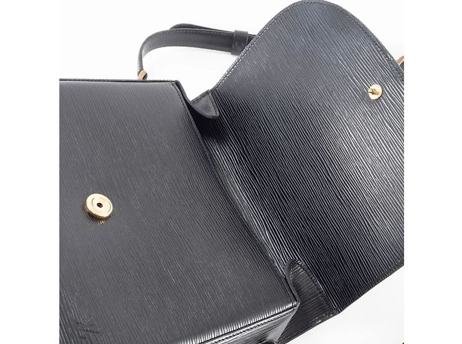 Borsa a Spalla Saint-Cloud in Pelle Epi Louis Vuitton Nero - vista 18