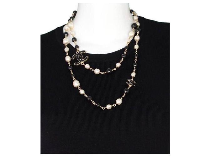 Collana classica lunga in perle d'acqua dolce nere e bianche 12P di Chanel con perline GHW Nero Bianco Gold hardware - vista 5