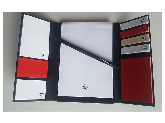 Bloc notes Chanel avec crayon Noir Blanc - vue 6