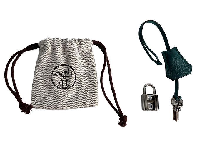 Hermès Kelly 32 Handtasche aus Taurillon Clemence Leder Malachit Grün - Ansicht 11