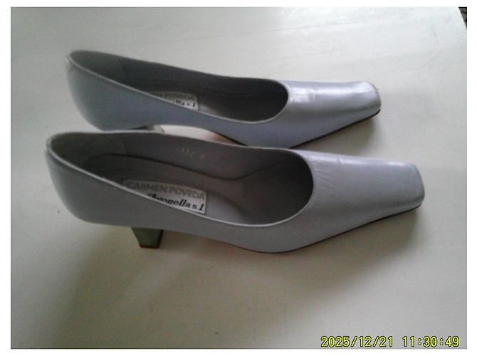 Autre Marque Carmen Poveda Pumps Hellblaues Leder 37 FR - Ansicht 2